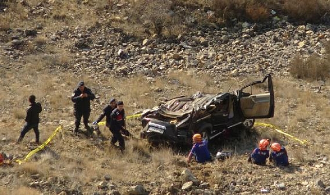 Hafif ticari araç 300 metre yükseklikten uçuruma düştü: 1 ölü