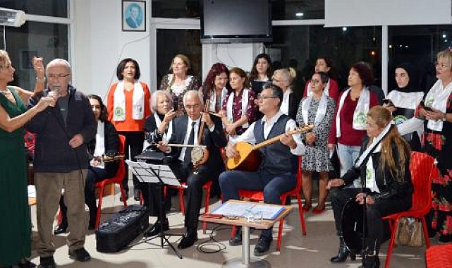 Huzurevinde türkü şenliği