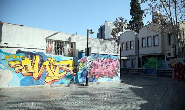 Kaleiçi'nun duvarları yeniden yazı tahtasına döndü