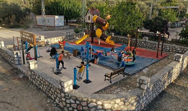 Kaş Belediyesi 11 mahalleye çocuk oyun parkları kurdu