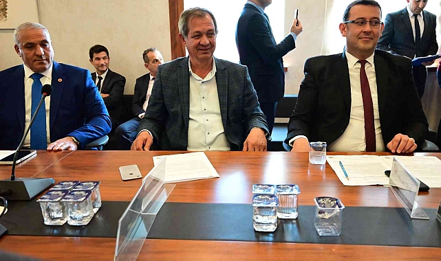 Kemer Belediyesi'nde yeni yılın ilk meclisi yapıldı
