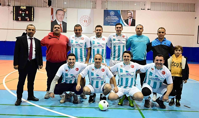 Kemer'de kurumlar arası futsal turnuvası başladı