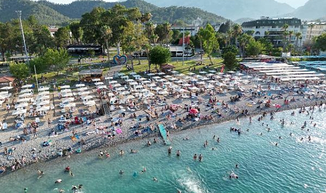 Kemer'e 2022'de nüfusunun 87 katı ziyaretçi