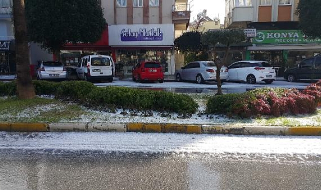 Manavgat'a dolu yağdı