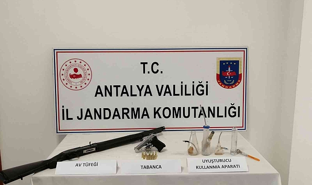 Manavgat'ta uyuşturucu ve ruhsatsız silah ele geçildi