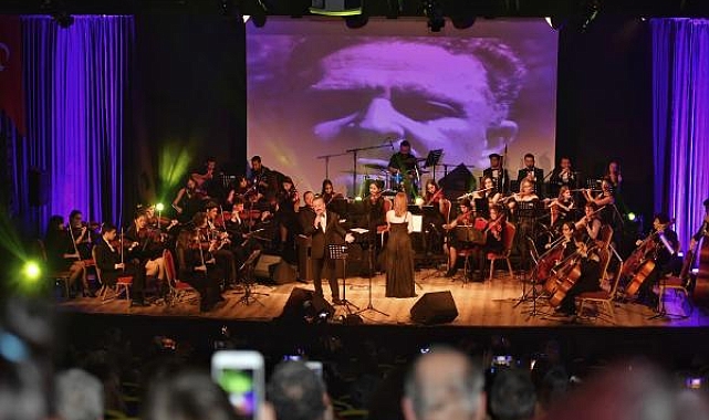 Nazım Hikmet, şiirlerle anıldı