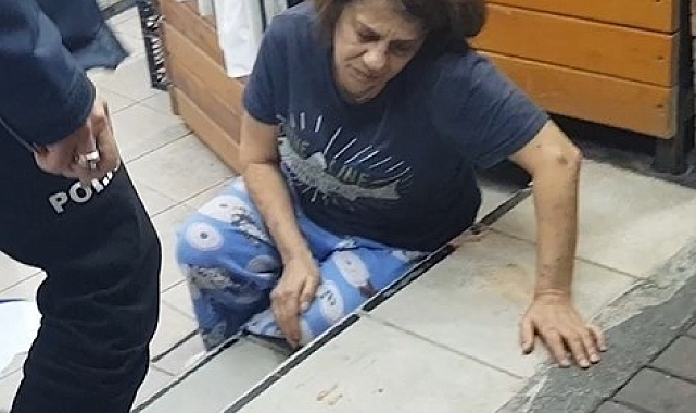 Oğlu tarafından yaralanan annenin markete sığındığı ve polisin müdahale ettiği anların görüntüsü ortaya çıktı