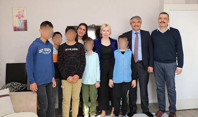 Rektör Özkan, Cem Muhammet'i ziyaret edip, satranç oynadı