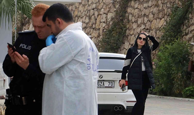 Rus kadının satılığa koyduğu milyonluk lüks otomobili kundaklandı