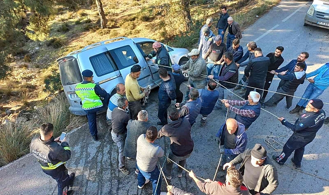 Şarampole düşen araca 'örümcek ağlı' önlem