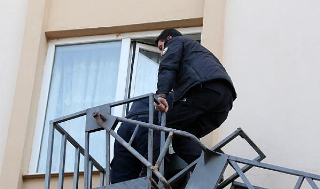 Telefonu evde unutan oğluna ulaşamayınca ekipleri alarma geçirdi