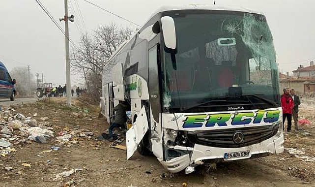 Yolcu otobüsü ile traktör çarpıştı