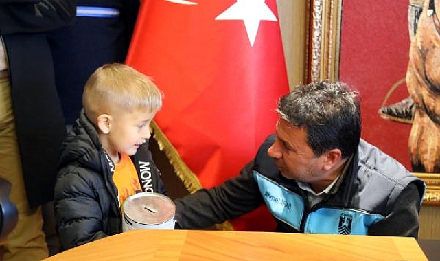5 yaşındaki Mehmet Ege'den depremzedeler için duygulandıran bağış