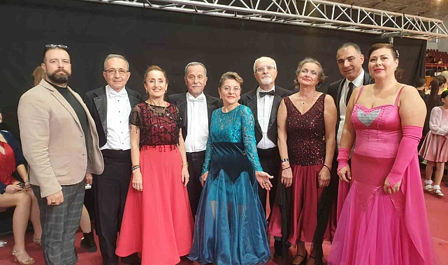 Aktif Yaşlı Merkezi Üyeleri, dans yarışmasında 3'üncü oldu