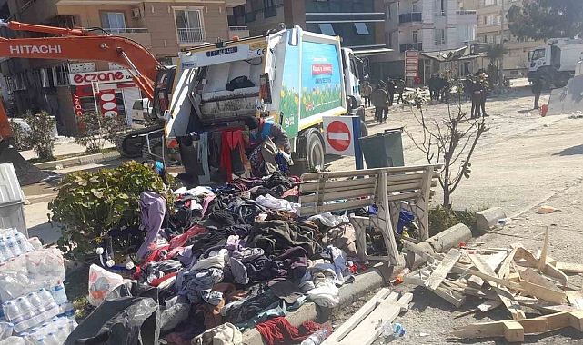 Alanya Belediyesi temizlik ekibi deprem bölgesinde