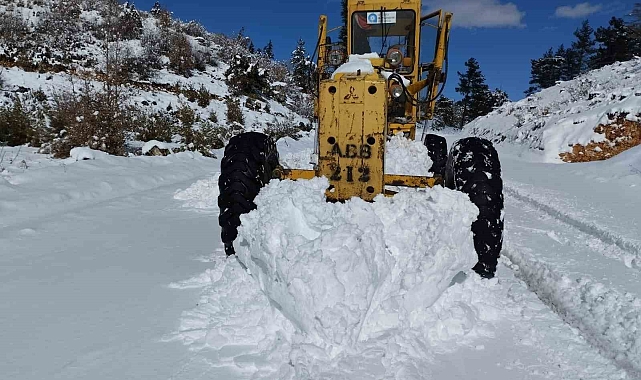 Alanya ve Kaş'ın yüksek kesimlerinde kar ve heyelanla mücadele