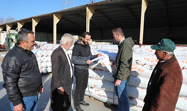 Alanya'da çiftçilere 8 bin 400 metrekare sera naylonu teslim edildi