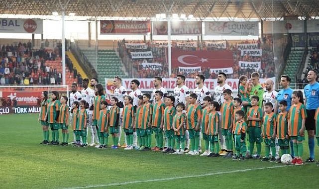Alanyaspor ile Galatasaray, depremzedeler için sahaya çıktı
