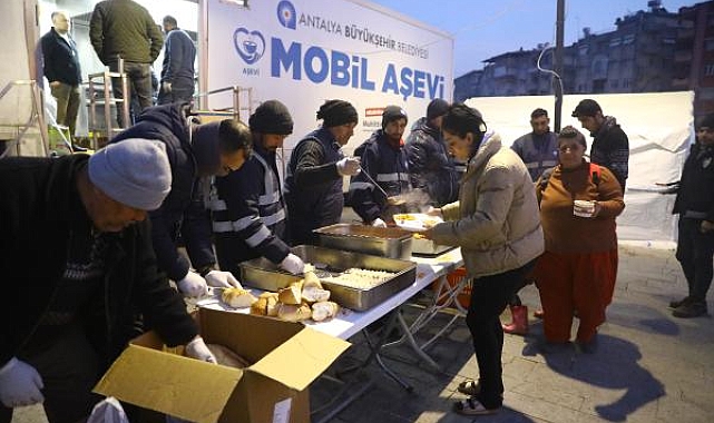 Antalya Büyükşehir, 10 gündür depremzedelerin yanında