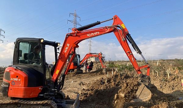 Antalya Büyükşehir Belediyesi Hatay'da cenazeleri defnediyor