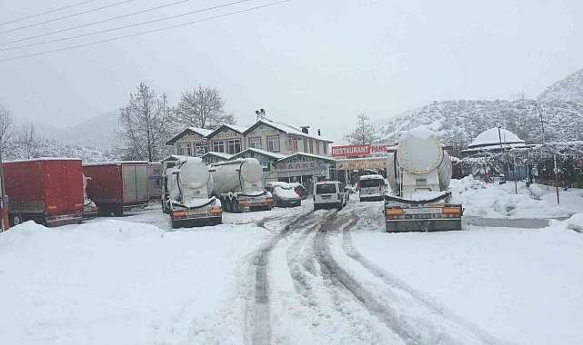 Antalya-Konya karayolunda ulaşım güçlükle sağlanıyor