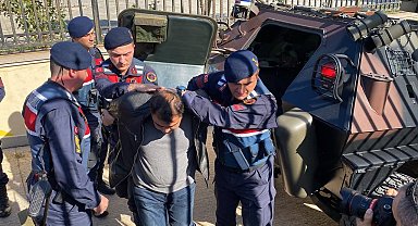 Antalya'da 3 kişiyi öldürdüğü iddia edilen zanlı, zırhlı araçla adliyeye getirildi