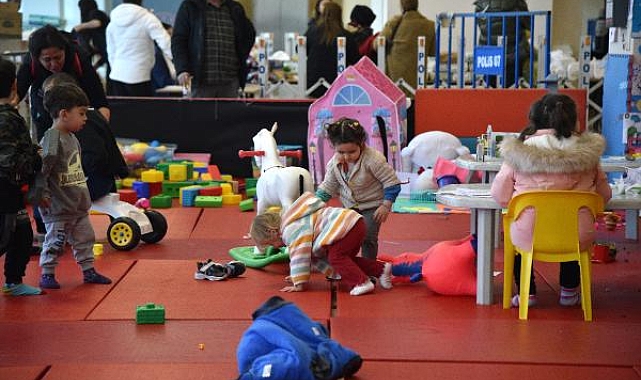 Antalya'da depremzedeler ihtiyaçlarını 'Gönül Mağazası'ndan karşılıyor