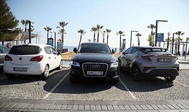 Antalya'da trafikte, savaş ve deprem sonrası plaka çeşitliliği