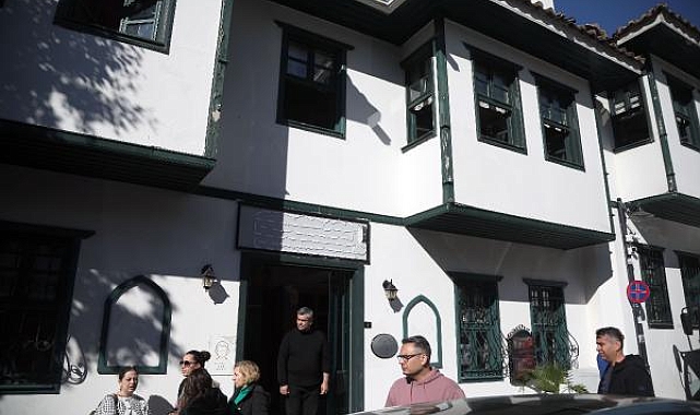 Bakanlığa ait otel, 'işgal' nedeniyle polis eşliğinde boşaltıldı