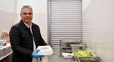 Çocukların bir öğün yemeği Muratpaşa'dan