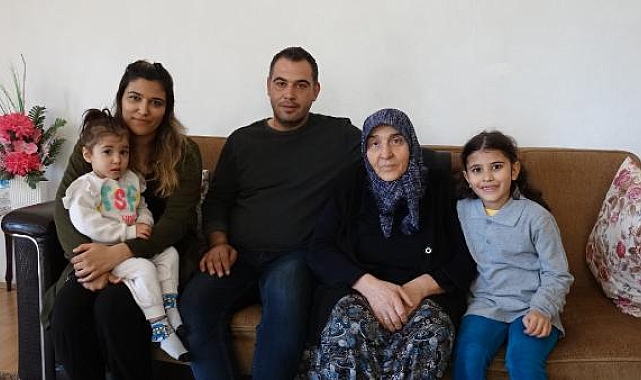 Depremde evini, iş yerini kaybetti, ablasının evine yerleşti