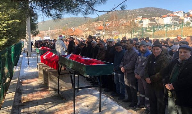 Depremde ölen 3 kardeş toprağa verildi