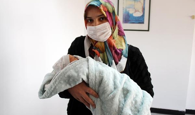 Depremden kaçıp geldiği Antalya'da ikinci bebeğini dünyaya getirdi