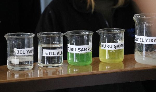Depremzedeler için 'susuz şampuan' ve el temizleme jeli ürettiler