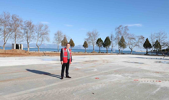 Finike Cumhuriyet Meydanı 23 Nisan'da açılıyor