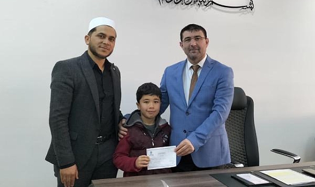 Harçlıklarını depremzedelere bağışladı