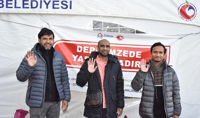 İngiltere'den depremzedelere yardıma geldi