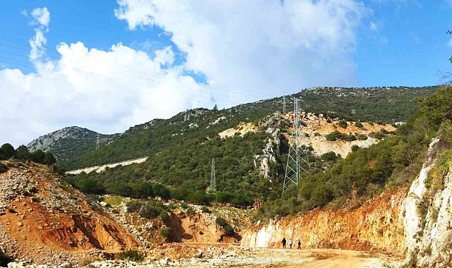 Kaş Bayındır yolunda genişletme çalışması