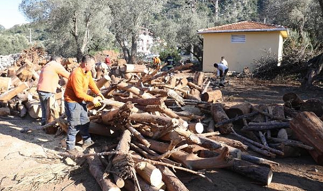 Marmaris'ten deprem bölgesine yardım desteği sürüyor