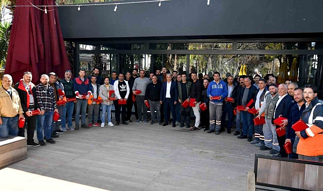 Muratpaşa'dan deprem bölgesin 200 çadır ve 18 konteyner