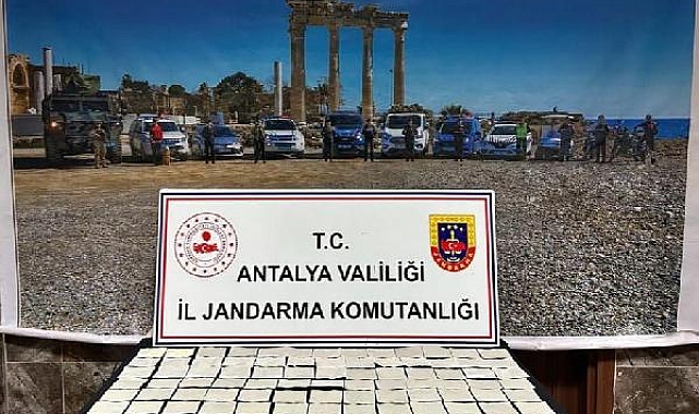 Uyuşturucu ticareti yaptıkları iddiasıyla 4 şüpheli tutuklandı