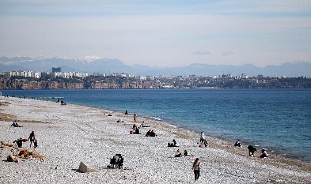 Yurtta kar, Antalya'da bahar havası