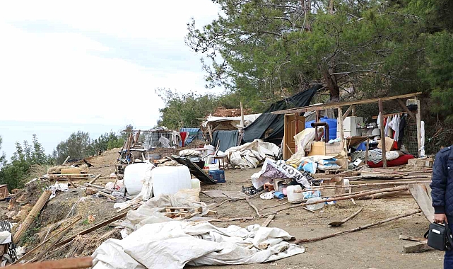 Alanya'da hazine arazisini işgal eden baraka boşaltıldı