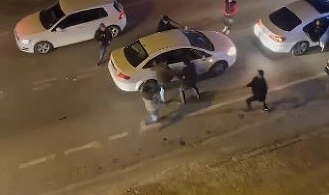 Antalya'da trafikte yumruk ve tekmeler havada uçuştu