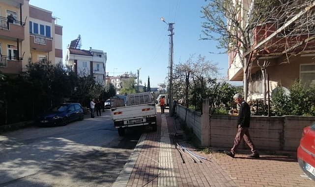 Bakım için çıktığı direkte elektrik akımına kapıldı