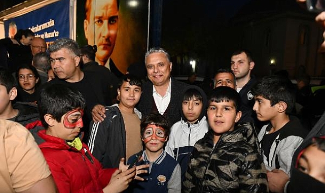 Çocuklardan Başkan Uysal'a yoğun ilgi