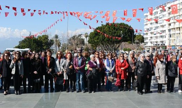 Deprem gölgesinde 8 Mart etkinliği