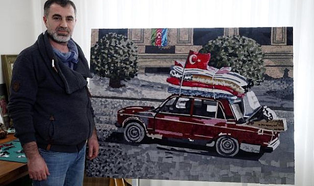 Depremin simge fotoğrafını kumaş parçalarıyla tuvale aktardı