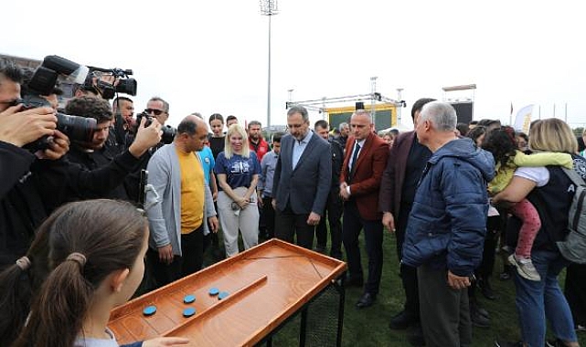 Depremzede çocuklar için Spor Şenliği