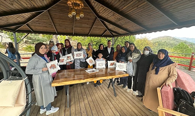 Depremzede kadınlar üretici kadınlarla 8 Mart Dünya Kadınlar Gününü kutladı
